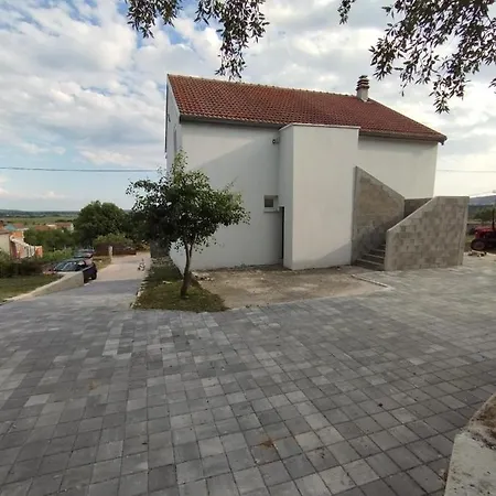 Misljen Apartman House * Lisane Ostrovicke