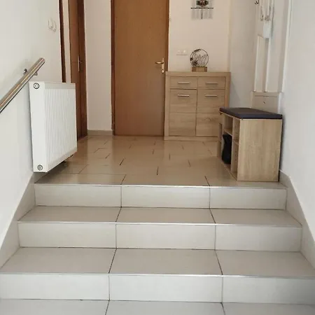 Misljen Apartman House * Lisane Ostrovicke