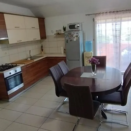 Misljen Apartman House * Lisane Ostrovicke